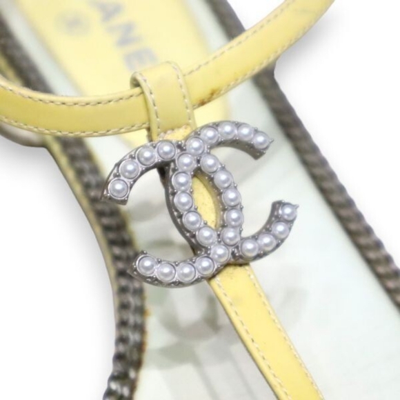 Chanel Beautiful CC Pearl Patent Leather Sandals! - Picture 4 of 16
